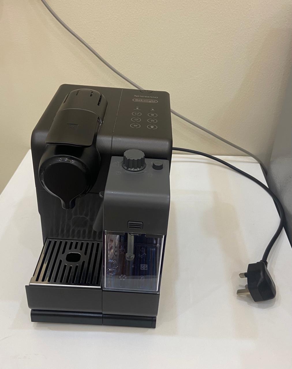 مكينة كوفي للبيع 

الحالة: جديده لكن بدون كرتون 
الأعطال : لا توجد 
السعر : 600 درهم شامل التوصيل 
الموقع : الفجيرة 
رقم التواصل فقط واتس أب 
0565887998