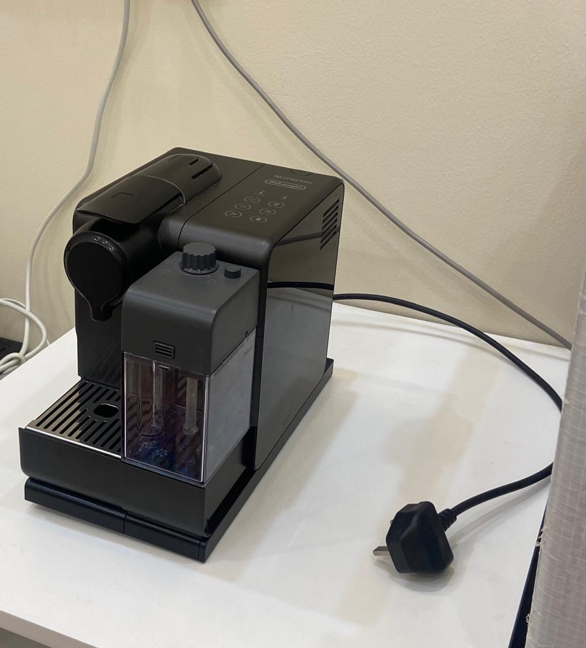 مكينة كوفي للبيع 

الحالة: جديده لكن بدون كرتون 
الأعطال : لا توجد 
السعر : 600 درهم شامل التوصيل 
الموقع : الفجيرة 
رقم التواصل فقط واتس أب 
0565887998