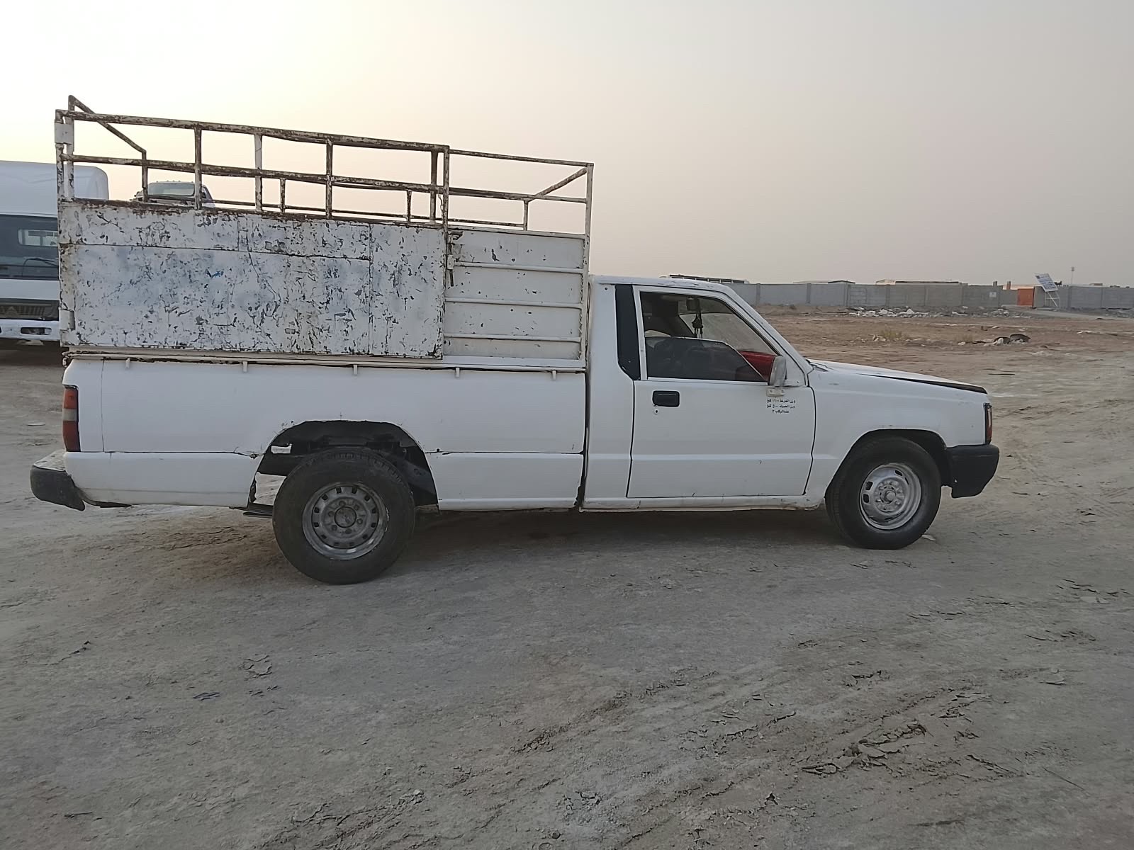 للبيع بيكب ميتسوبيشي سنجل كبينه 1 طن
